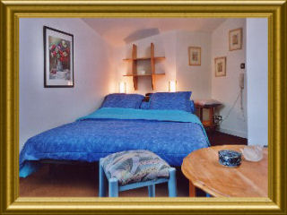 Location Meribel : 


Chambre 1 : 2 lits 90X200 soit 180X200. TV/D